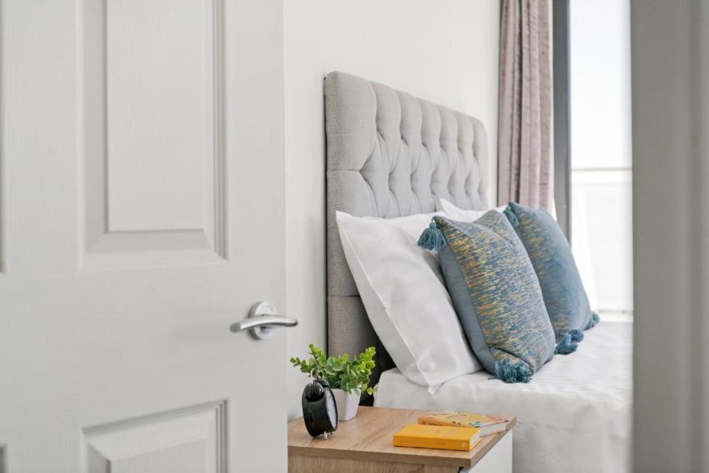 Heathrow Haven: Stylish Apartments In The Heart Of Slough Exterior foto