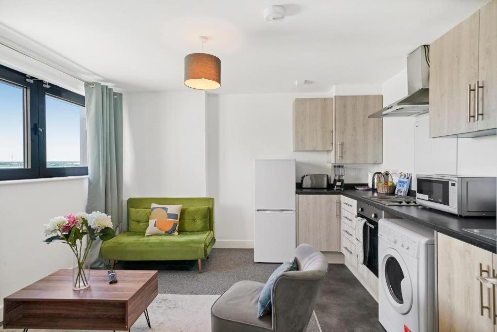 Heathrow Haven: Stylish Apartments In The Heart Of Slough Exterior foto