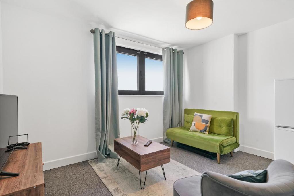 Heathrow Haven: Stylish Apartments In The Heart Of Slough Exterior foto